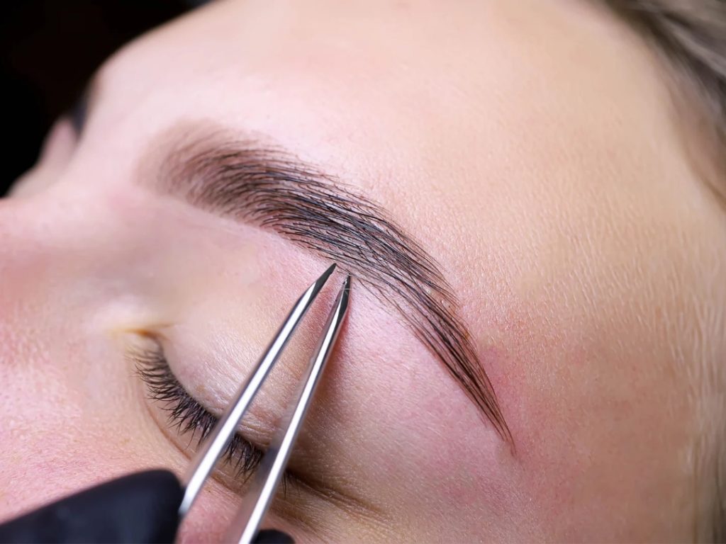تکنیکهای خانگی برای قرینه کردن ابرو